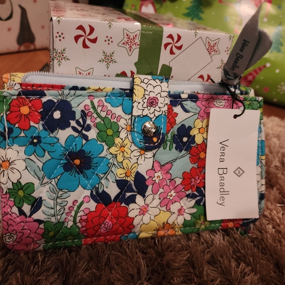 NWT VERA BRADLEY RFID WRISTLET IN FAR OUT FLORAL - Picture 4 of 6